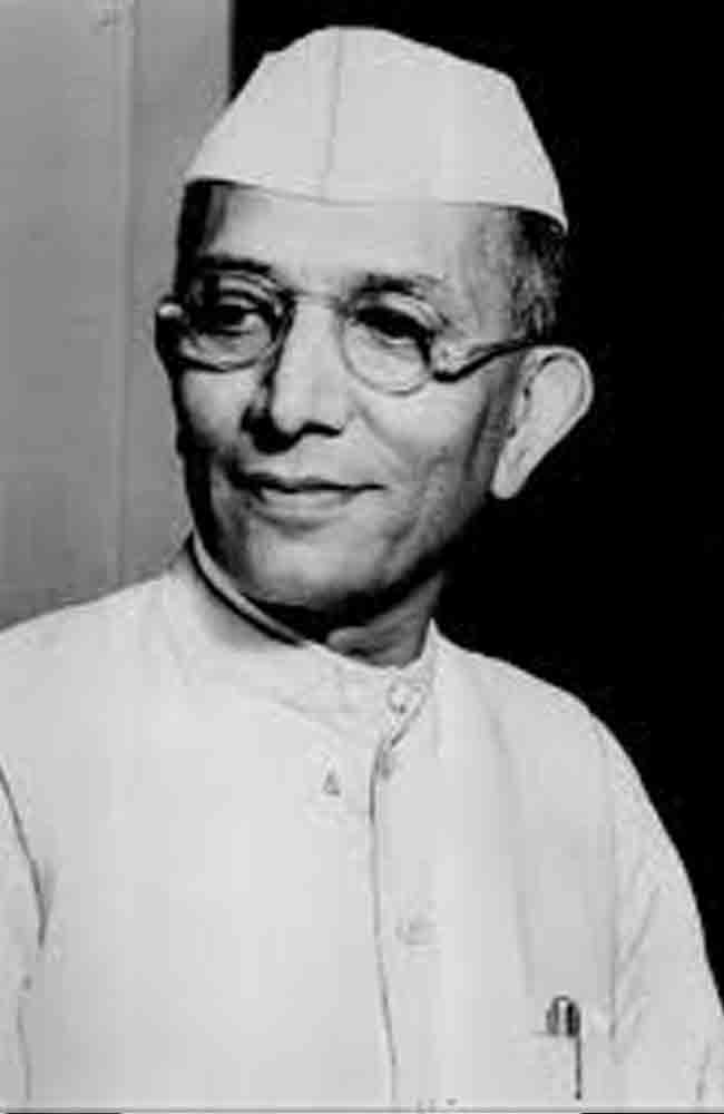 મોરારજી દેસાઈ (ભારતના પ્રથમ બિન-કોંગ્રેસી પ્રધાનમંત્રી)