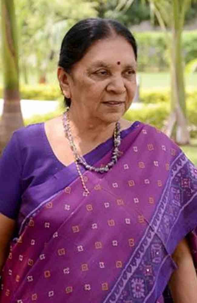 આનંદીબેન પટેલ (ગુજરાતની પ્રથમ મહિલા મુખ્યમંત્રી, હાલ, ઉત્તરપ્રદેશના રાજ્યપાલ )